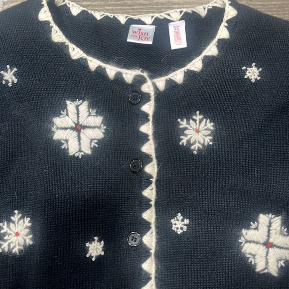 Vintage Snowflake Christmas Sweater - Picture 3 of 4